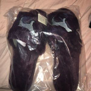 P i n k  m a r o o n /p u r p l e  s l i p p e r s